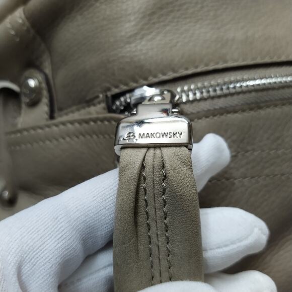 B. Makowsky Gray Leather Drawstring Zipper Pockets Shoulder Bag - Picture 14 of 16